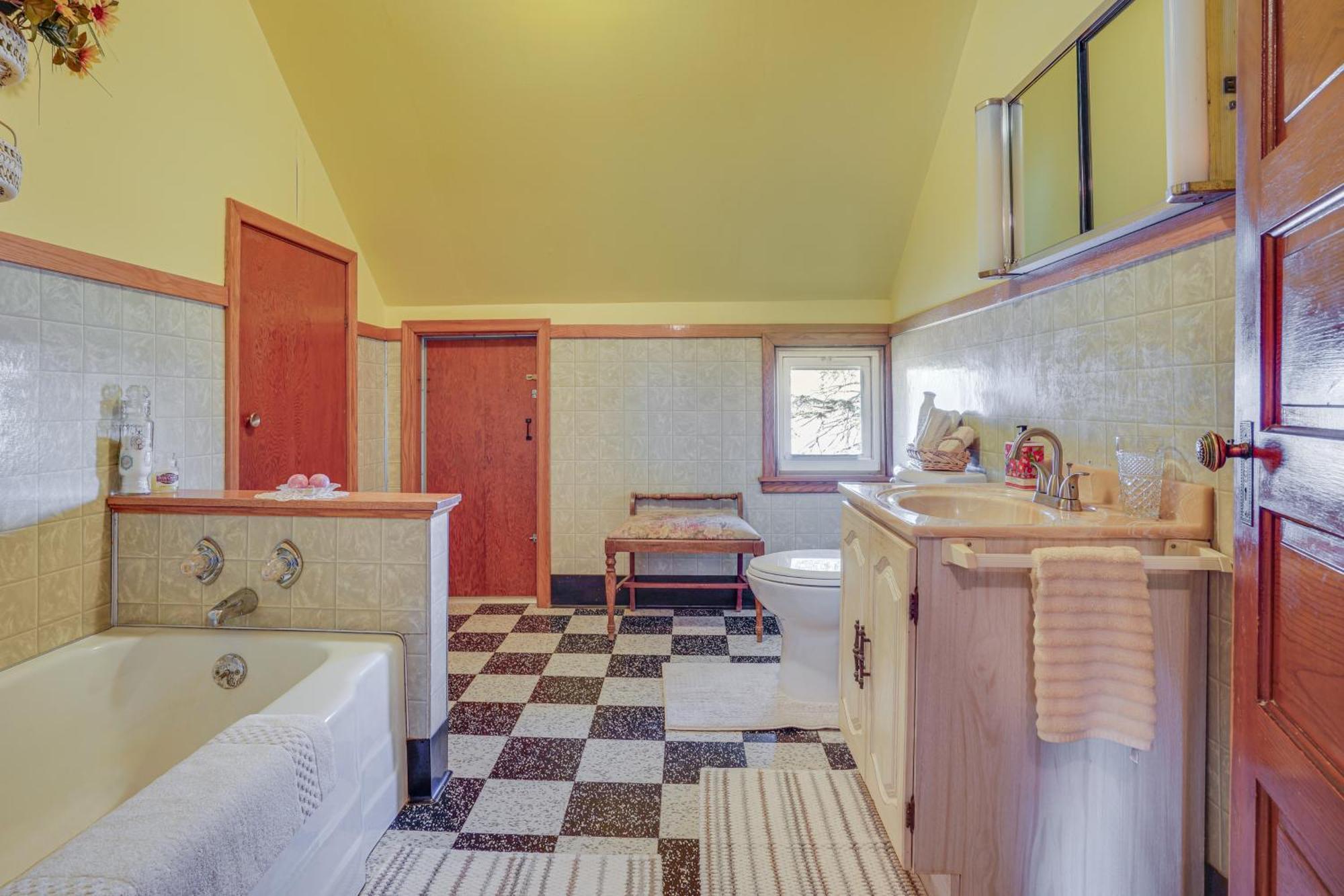 Quiet Farmhouse Retreat With Fire Pit - Pets Welcome Βίλα Milltown Εξωτερικό φωτογραφία